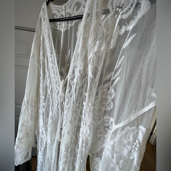 Floral hand sewn robe - Picture 4 of 4